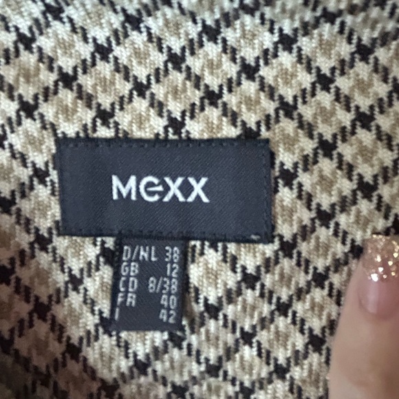 Mexx, size 8, tan/cream/brown plaid wool flared skirt, pleated, size zipper - Picture 4 of 10